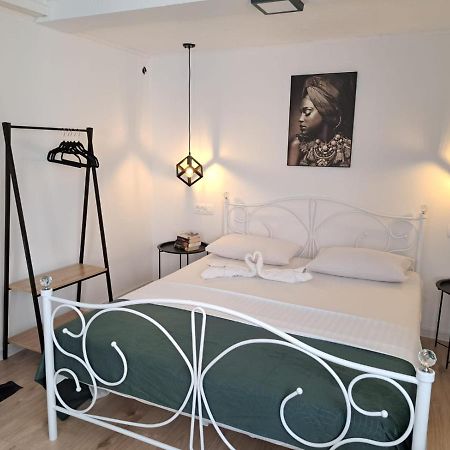 Studio Apartman Maris Apartment Zadar Exterior photo